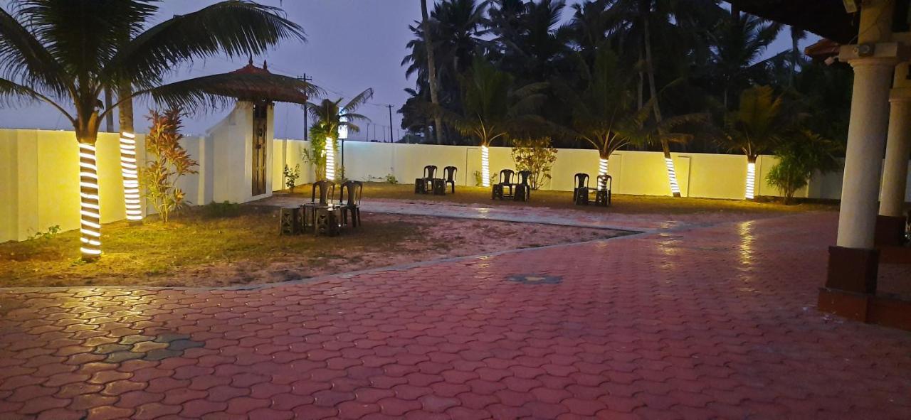 Poovar Sea View Rooms And Boating Family & Couple Only Eksteriør bilde