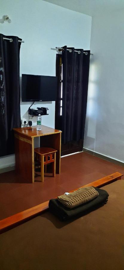 Poovar Sea View Rooms And Boating Family & Couple Only Eksteriør bilde