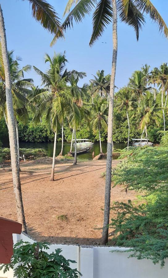 Poovar Sea View Rooms And Boating Family & Couple Only Eksteriør bilde